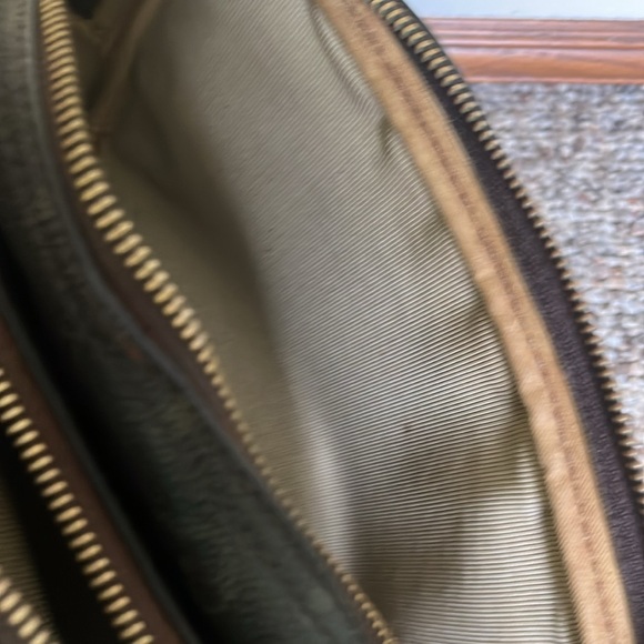 Louis Vuitton Monogram Reporter Bag in good used condition.L10.5”xH8”xD4.5” - Picture 8 of 11